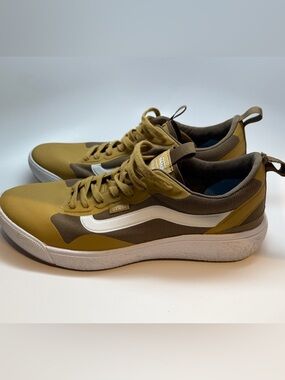 Vans ultra range gold Low-Top Sneakers with White Stripe 9.5 men’s